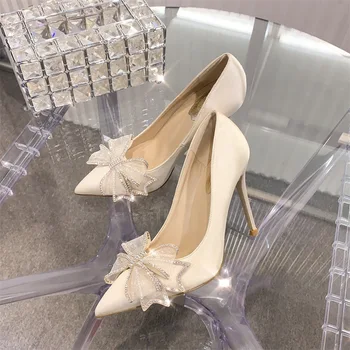 Augstpapēžu kurpes Sieviešu Duncis 2022 Jaunu Modes Temperaments Loku Rhinestone Norādīja, Kāzu Kurpes, Līgavu Dizaineru Kurpes Puse Apavi