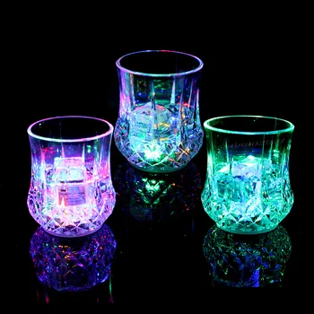 LED Flashing Simulācijas Stikla Ananāsu Sarkans Vīns, Alus, Viskijs Ūdens Dzērienu, Vīna Gaismas Akrila Kausa Puse Dekoru Piegāde